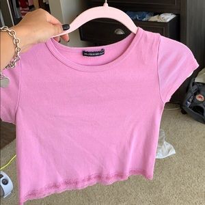 BRANDY MELVILLE PINK CROPPED TEE